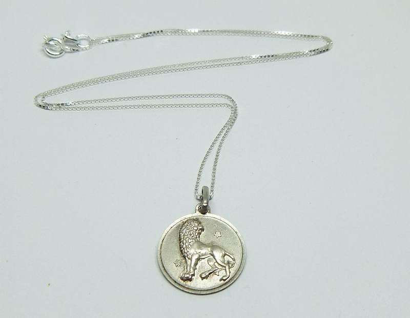 A TOTALLY COOL VINTAGE STERLING SILVER LEO LION PENDANT WITH A 42 CM STERLING SILVER NECKLACE !! WOW