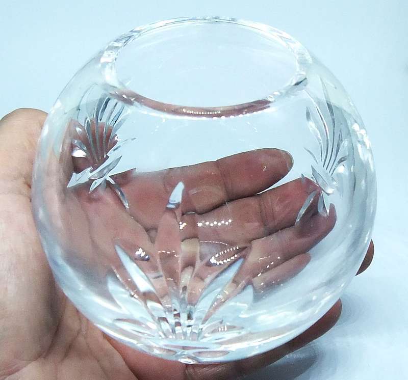 A STUNNING VINTAGE STUART CRYSTAL BOWL OR VASE IN EXCELLENT CONDITION