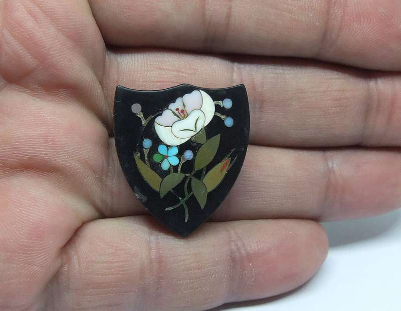 AMAZING FIND !! A SUPER RARE VICTORIAN ITALIAN MADE PIETRA DURA BROOCH !! HIGH VALUE PIECE !!