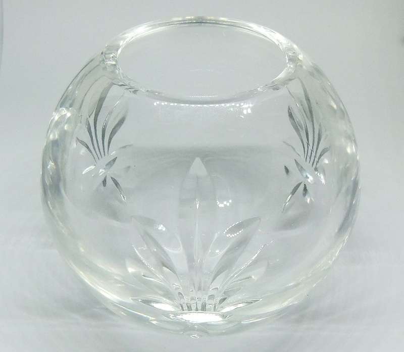 A STUNNING VINTAGE STUART CRYSTAL BOWL OR VASE IN EXCELLENT CONDITION