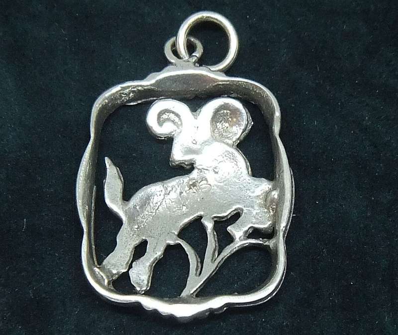 A VINTAGE SOLID STERLING SILVER "" ARIES "" STAR SIGN PENDANT - ZODIAC 8