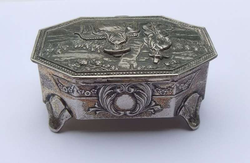 WOW !! A VINTAGE 1940`S OR 50`S JAPANESE METAL TRINKET BOX WITH STUNNING DETAIL - POST WW2 ERA