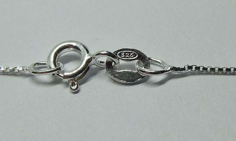 A LOVELY VINTAGE STERLING SILVER PISCES PENDANT WITH A 42 CM STERLING SILVER NECKLACE ! GREAT DETAIL