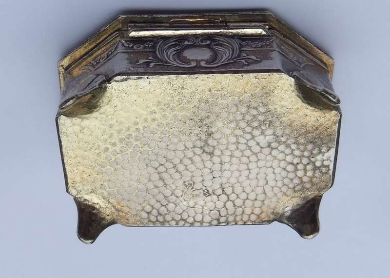 WOW !! A VINTAGE 1940`S OR 50`S JAPANESE METAL TRINKET BOX WITH STUNNING DETAIL - POST WW2 ERA