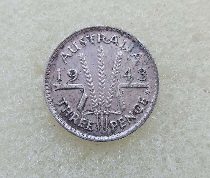 1943 AUSTRALIAN THREEPENCE COIN - SILVER