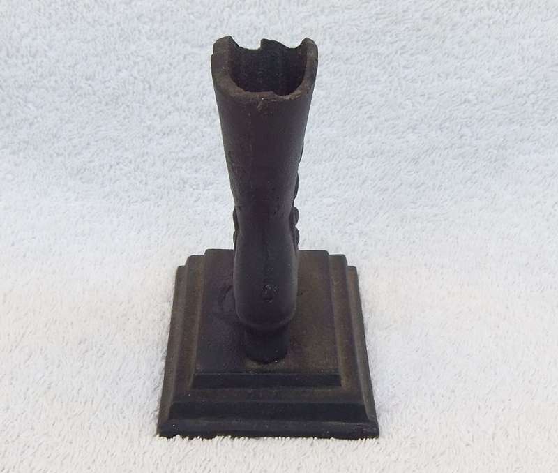 AN OLD LOOKING CAST IRON DOOR STOP OR PAPERWEIGHT IN THE SHAPE OF A VICTORIAN BOOT !! SWEET !!