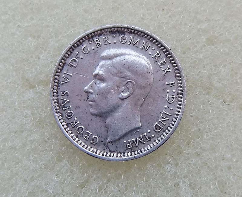 1943 AUSTRALIAN THREEPENCE COIN - SILVER