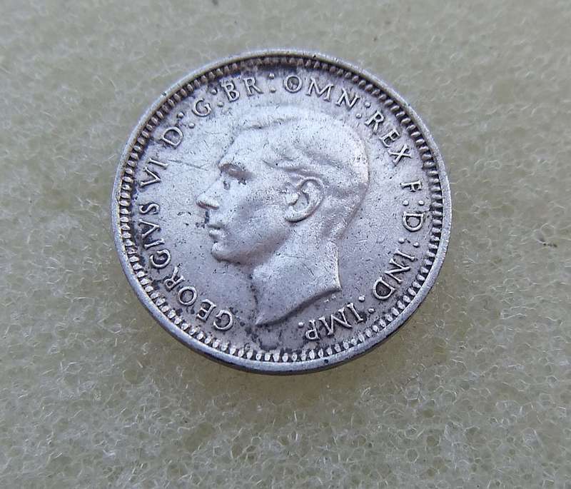 1943 AUSTRALIAN THREEPENCE COIN - SILVER