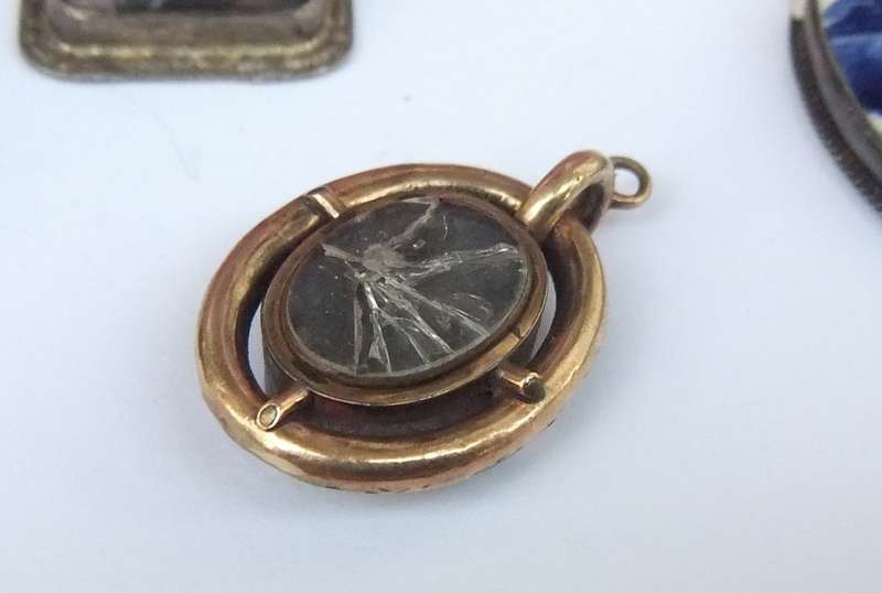 VINTAGE JEWELS LOT # 2 - EARRINGS - PENDANTS - BROOCHES - BRACELET !! BID FOR THE LOT !!