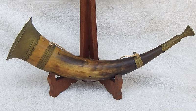 AN ANTIQUE SCOTTISH HUNTING HORN WITH TWO R.A.O.B MEDALLIONS ( ONE HALLMARKED SILVER )