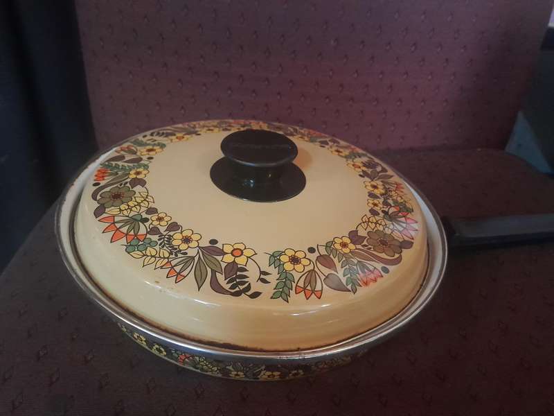 Vintage Pointerware Enamel Frying Pan with Lid 70s Retro Floral Heavy