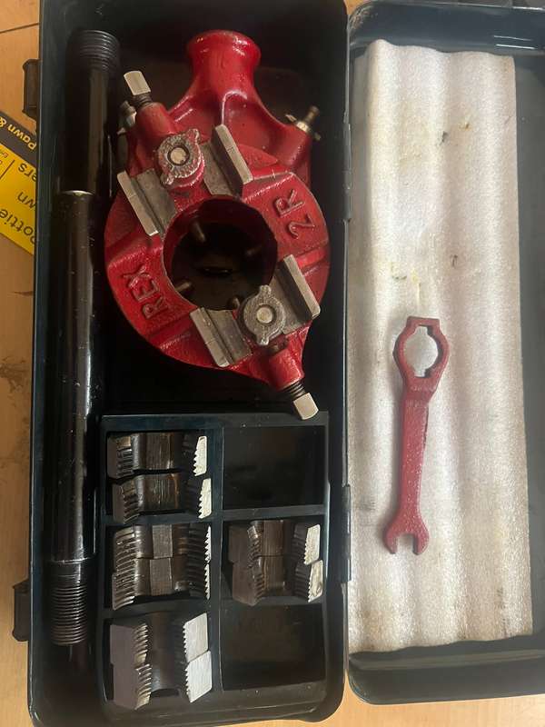 REX 2R ratchet pipe threader