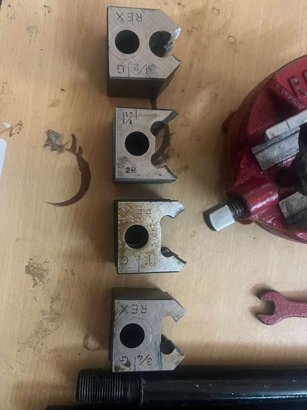 REX 2R ratchet pipe threader