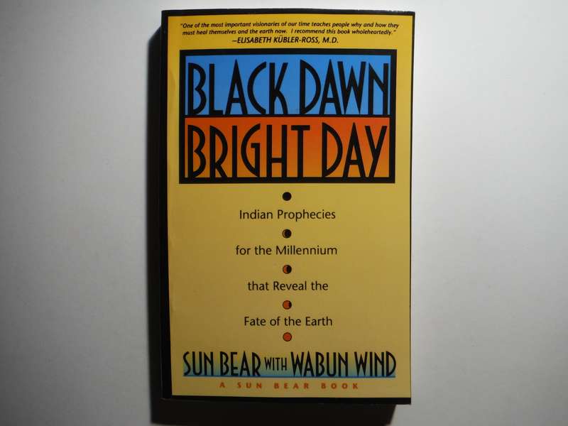 Black Dawn, Bright Day : Indian Prophecies that Reveal the Fate of the Earth - Sun Bear