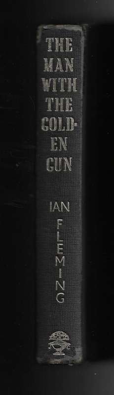 THE MAN WITH THE GOLDEN GUN- IAN FLEMING