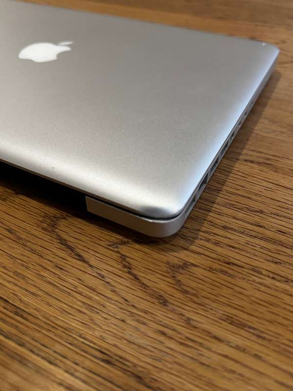 Apple MacBook Pro 13" 2008, Intel Core 2 Duo, 160gb HDD, 2gb Ram, 2GHz