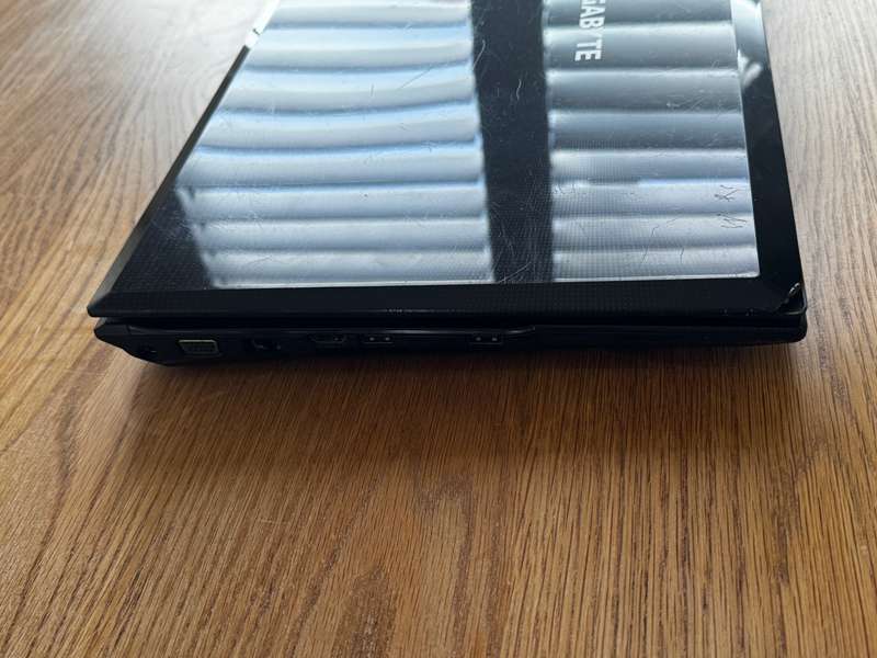 Gigabyte Notebook Q1700C 17.3'' Intel Celeron 1037U-Dual Core 1.8GHz 500GB HDD 4GBRAM PLEASE READ!!!