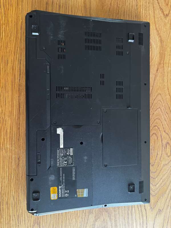 Gigabyte Notebook Q1700C 17.3'' Intel Celeron 1037U-Dual Core 1.8GHz 500GB HDD 4GBRAM PLEASE READ!!!