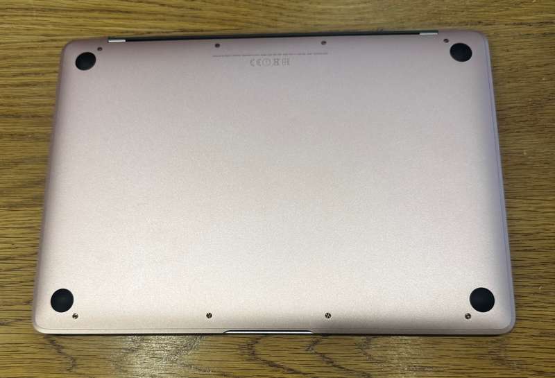 MacBook Pro 12 inch 2017, INTEL CORE M3, 1.2GHZ, 8GB RAM 256GB SSD, NEW BATTERY!!!!!!!