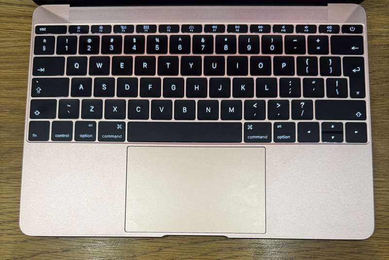 MacBook Pro 12 inch 2017, INTEL CORE M3, 1.2GHZ, 8GB RAM 256GB SSD, NEW BATTERY!!!!!!!
