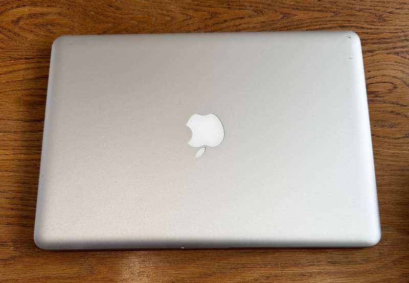 Apple MacBook Pro 13" MID 2012, Intel Core i5, 500gb HDD, 4gb Ram, 2.5GHz PLEASE READ!!!!!