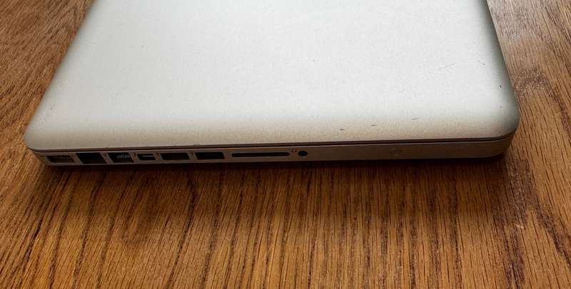 Apple MacBook Pro 13" MID 2012, Intel Core i5, 500gb HDD, 4gb Ram, 2.5GHz PLEASE READ!!!!!