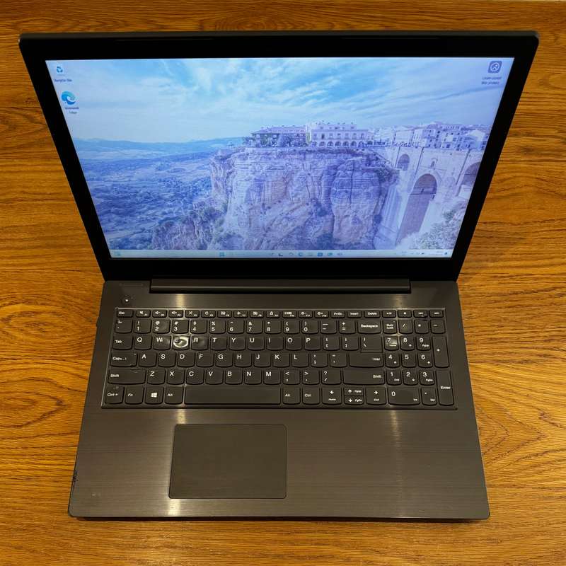 Lenovo V330-15IKB 15.6", Intel Core i5 8250U 1.80GHz, 8GB DDR4 RAM, 250GB SSD