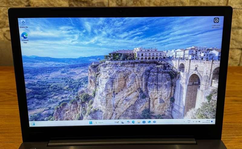 Lenovo V330-15IKB 15.6", Intel Core i5 8250U 1.80GHz, 8GB DDR4 RAM, 250GB SSD