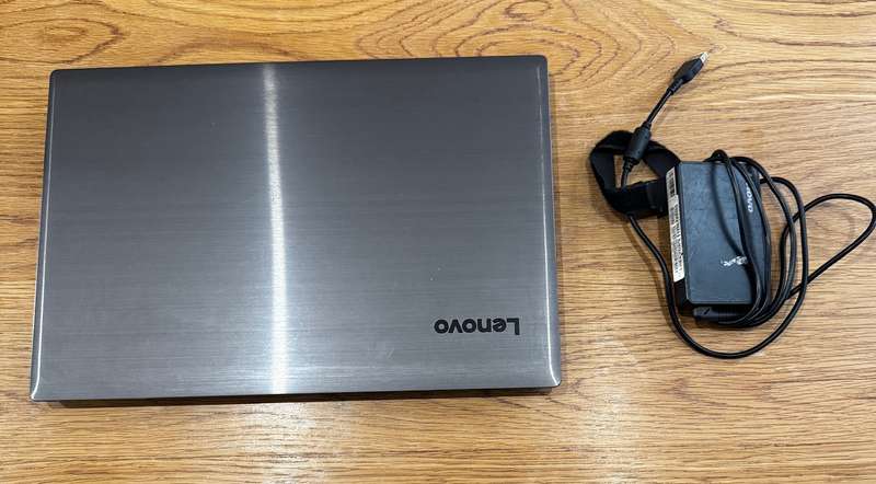 Lenovo V330-15IKB 15.6", Intel Core i5 8250U 1.80GHz, 8GB DDR4 RAM, 250GB SSD