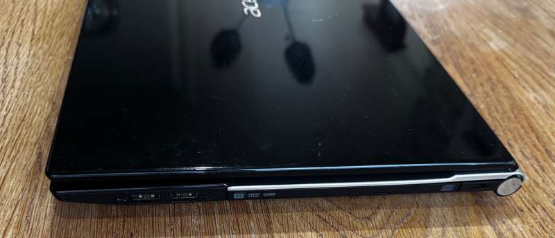 Acer Aspire V3 17.3", Intel Core i7 3632QM 2.2Ghz, 4GB RAM PLEASE READ!!!
