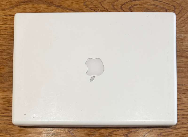 MacBook Pro 13" 2008, Core 2 Duo T8300 2.4 GHz, 2GB RAM, 160GB HDD PLEASE READ!!!