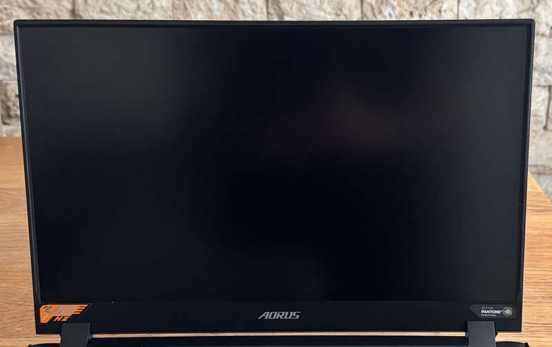 Gigabyte AORUS 17G XC 17.3", Intel Core i7-10870H 2.20GHz, RTX 3070, 8GB Ram, 512GB SSD, READ BELOW!