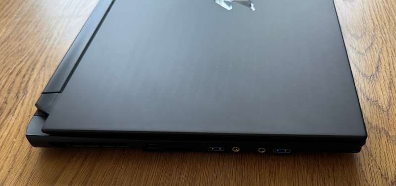Gigabyte AORUS 17G XC 17.3", Intel Core i7-10870H 2.20GHz, RTX 3070, 8GB Ram, 512GB SSD, READ BELOW!