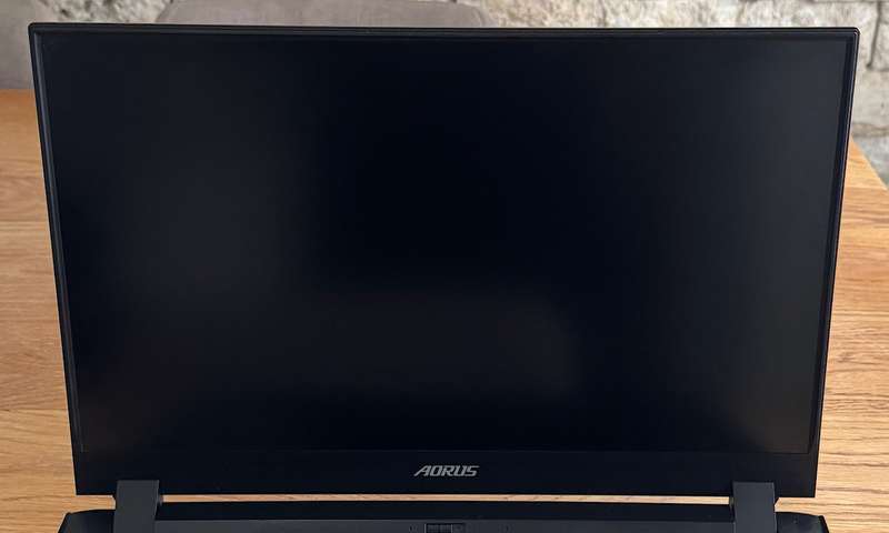 Gigabyte AORUS 17G XC 17.3", Intel Core i7-10870H 2.20GHz, RTX 3070, 8GB Ram, 512GB SSD, READ BELOW!