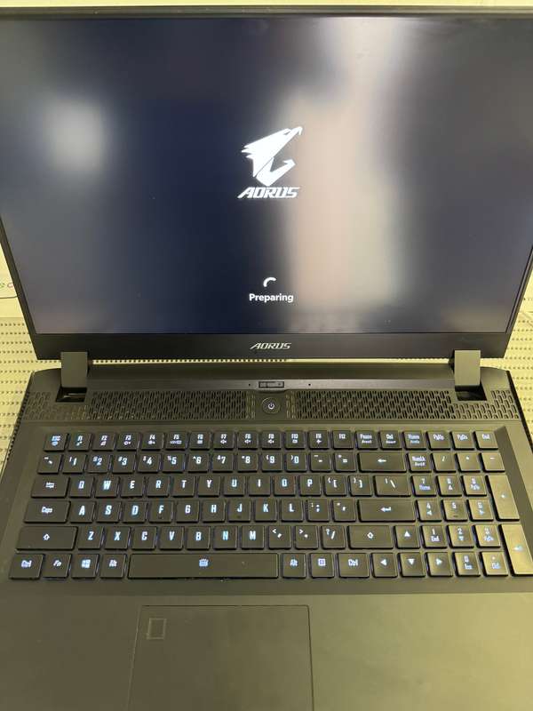 Gigabyte AORUS 17G XC 17.3", Intel Core i7-10870H 2.20GHz, RTX 3070, 8GB Ram, 512GB SSD, READ BELOW!
