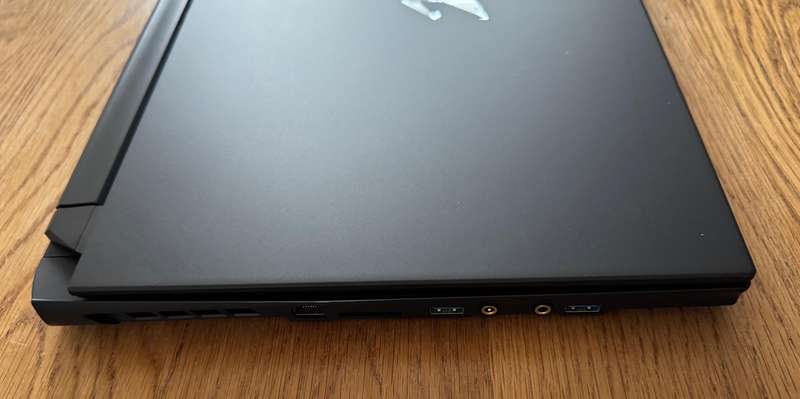 Gigabyte AORUS 17G XC 17.3", Intel Core i7-10870H 2.20GHz, RTX 3070, 8GB Ram, 256GB SSD, READ BELOW!