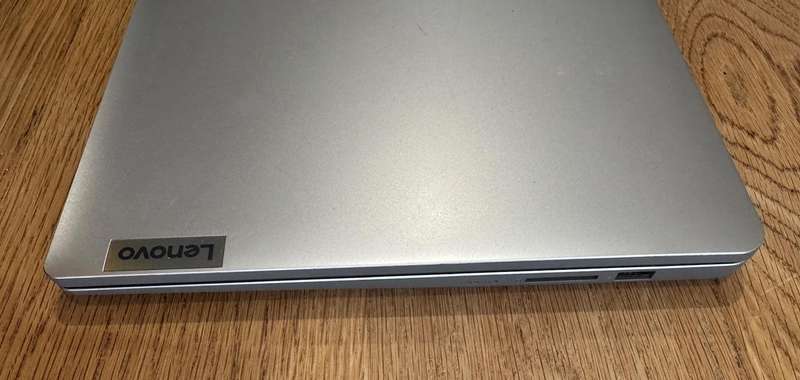 Lenovo IdeaPad 1 15.6", AMD Ryzen 3 7320U 2.40Ghz, 8GB RAM, 256GB SSD, GOOD CONDITION!!!
