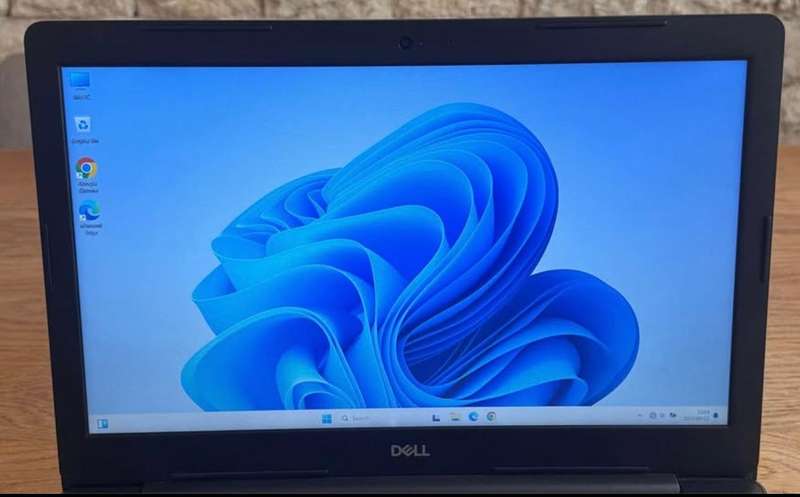 Dell Vostro 3590 15.6", Intel Core i5-10210U 1.60Ghz, 8GB RAM, 500GB SSD, GOOD CONDITION!!!