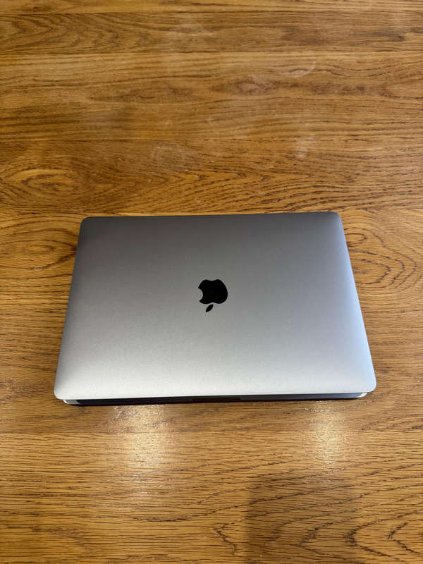 MacBook Pro 13 inch 2020 TouchBar Intel Core i5, 16GB RAM 512GB SSD SPACE GREY