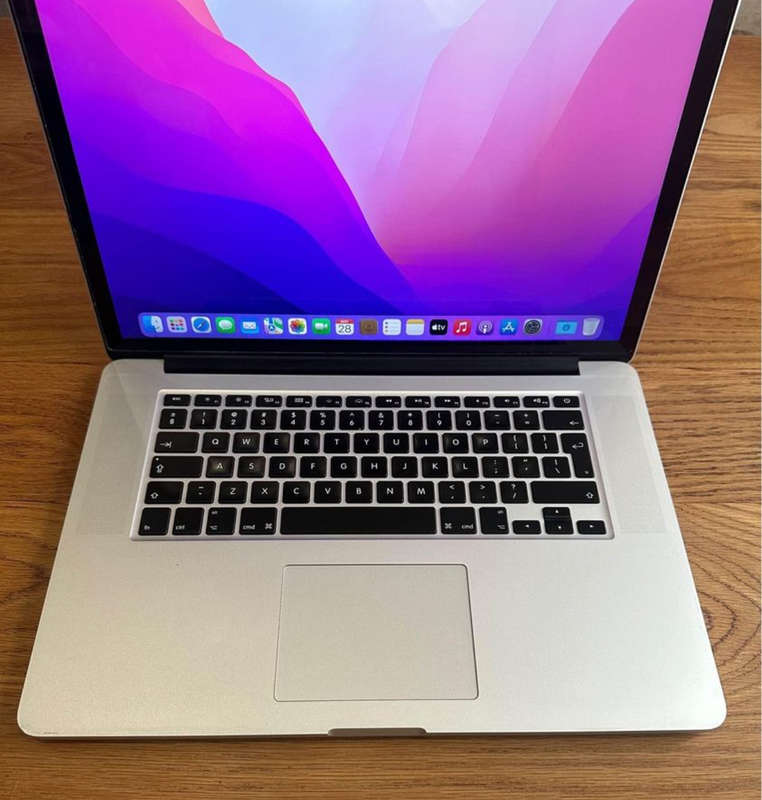 Apple MacBook Pro 15" Retina Mid 2015, Intel Core i7, 128gb SSD, 16gb Ram, 2.5GHz