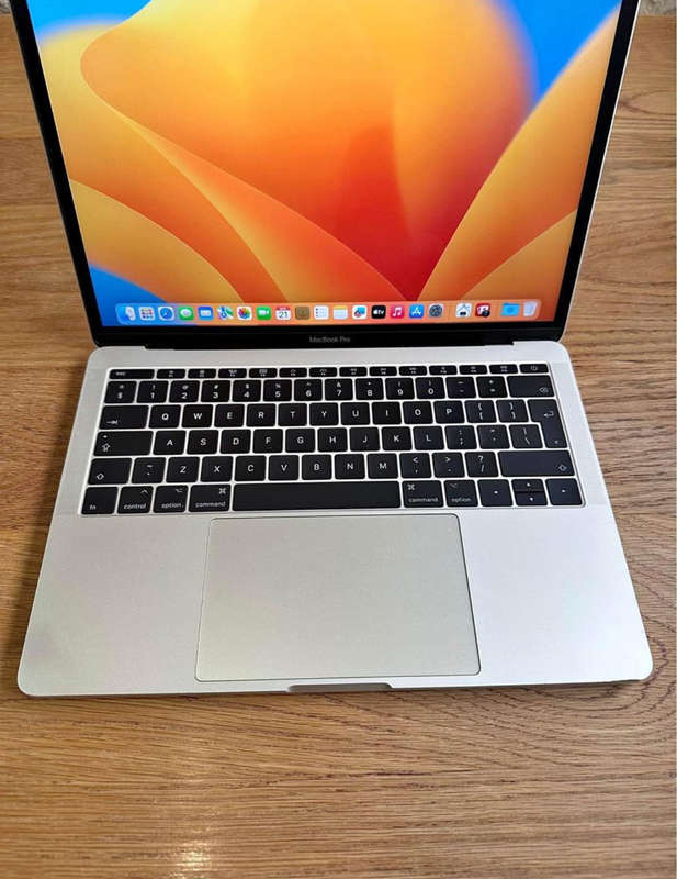 Apple MacBook Pro 13 Retina 2017 Silver, Intel Core i5, 128gb SSD, 8gb Ram, 2.3GHz