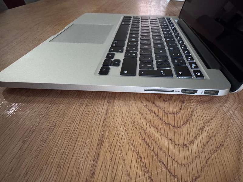 MACBOOK PRO 13` RETINA EARLY 2015, INTEL CORE i5, 256GB SSD, 8GB RAM, 2.7GHZ NEW BATTERY!!!