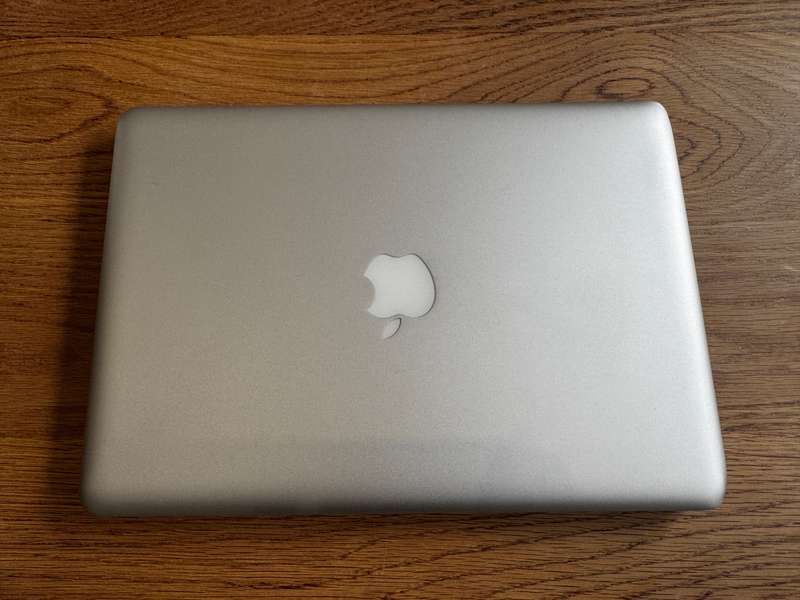 Apple MacBook Pro 13" MID 2012, Intel Core i5, 500gb HDD, 4gb Ram, 2.5GHz NEW BATTERY!!!!