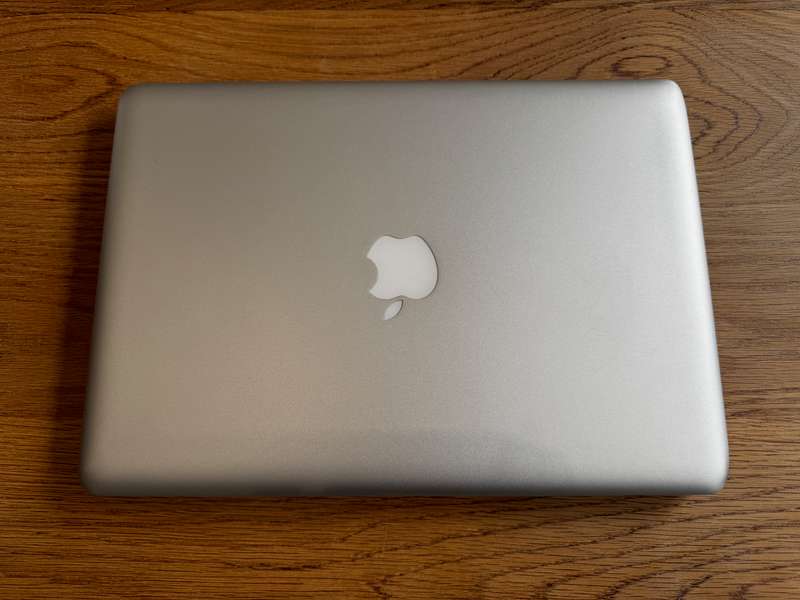 Apple MacBook Pro 13" MID 2012, Intel Core i5, 500gb HDD, 4gb Ram, 2.5GHz NEW BATTERY!!!!
