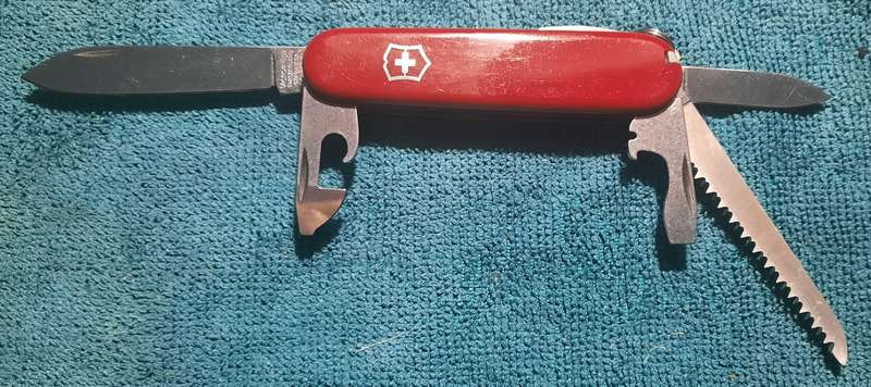 Victorinox - Camper with Red Scales