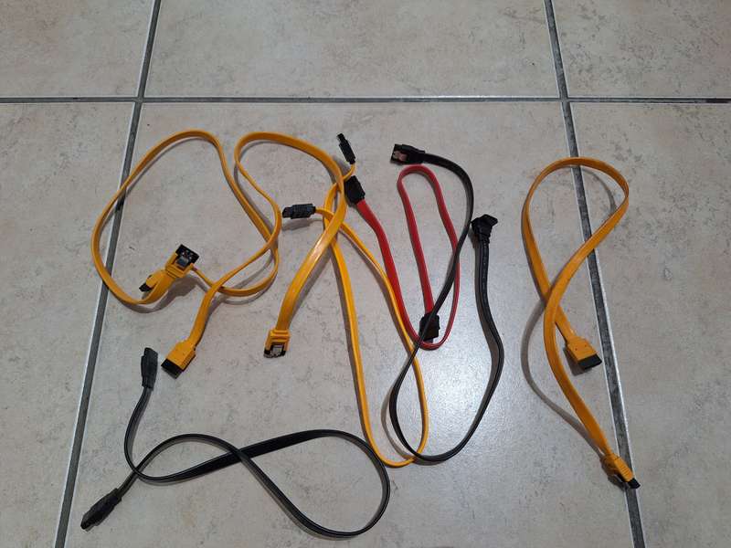 10x SATA Cables