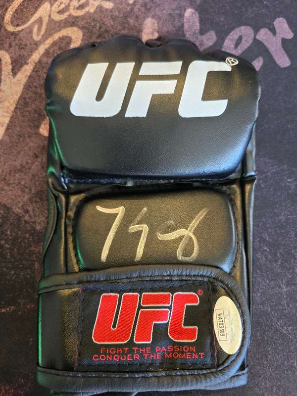 Signed  UFC Glove - Bobby Green - Includes COA