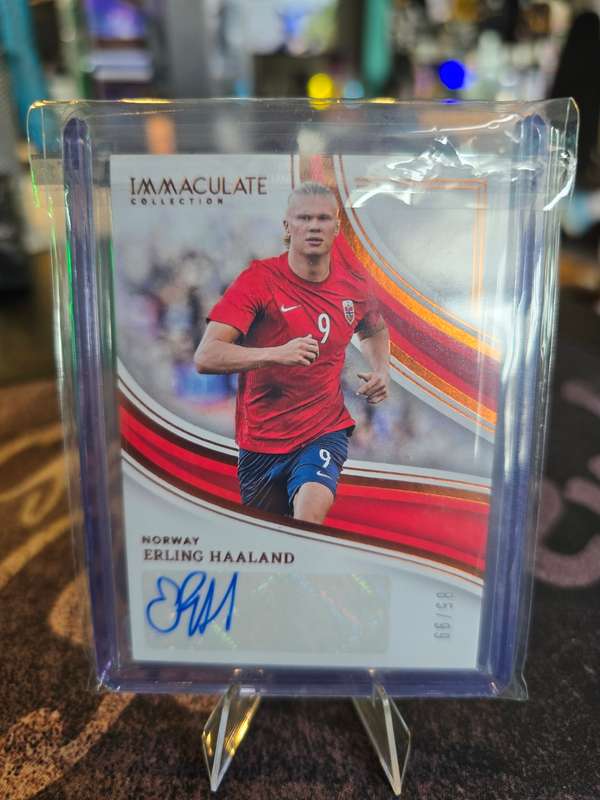 2023-24 Panini Immaculate Soccer Erling Haaland (Norway) Auto 85/99