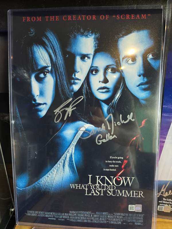 Signed Poster I Know What You Did Last Summer Signed Sarah Michelle Gellar & Ryan Phillipe 28cm x 44