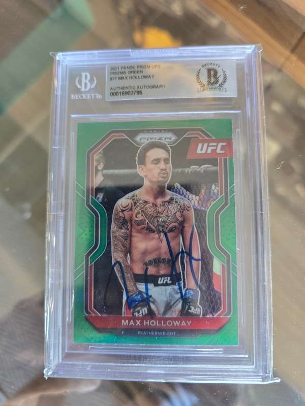 Max Holloway Signed on Card Panin Prizm Beckett Authentication